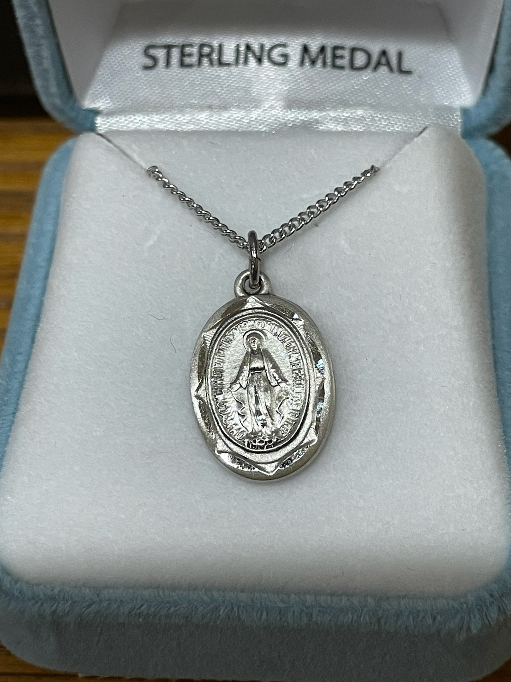 SS OVAL ETCHED MIRACULOUS 18"