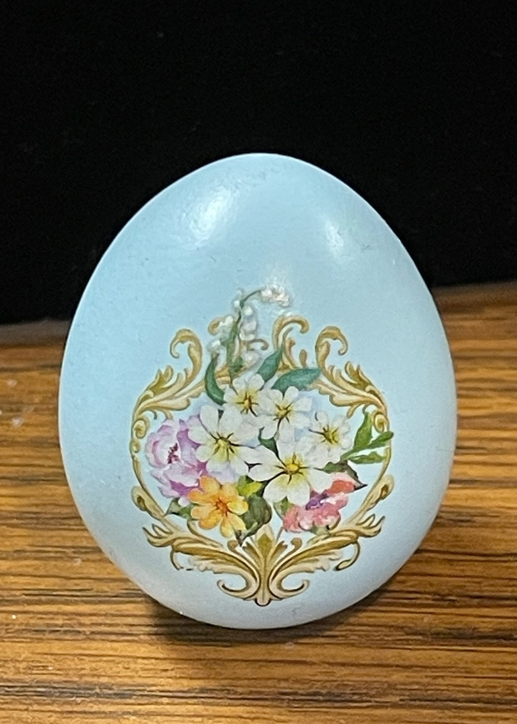 LITTLE VICTORIAN EGG CHARM BL